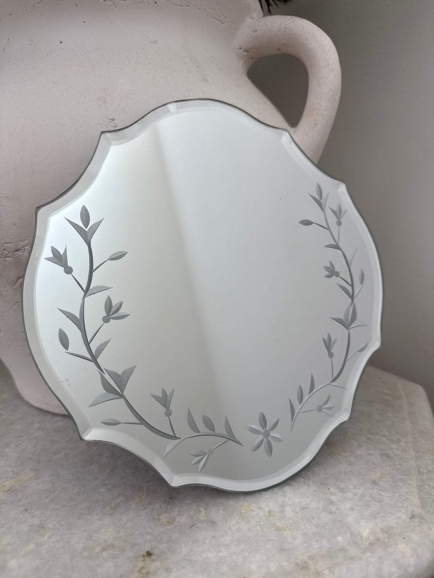 Decorative hanging mirror