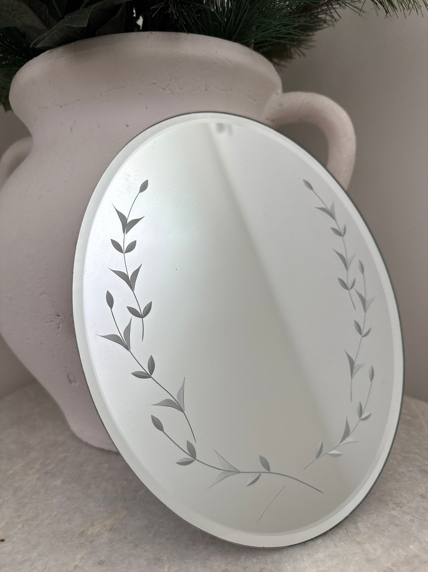 Oval handling mirror