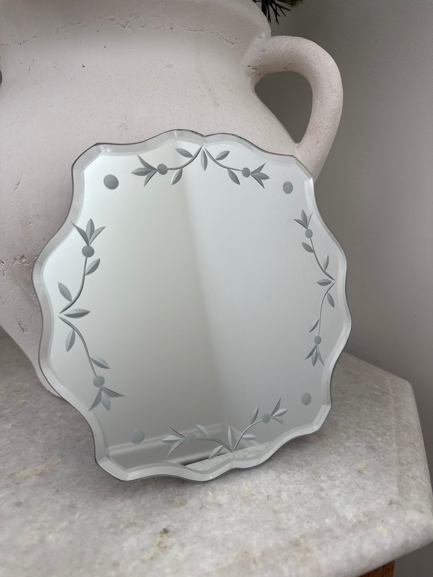 Decorative hanging mirror